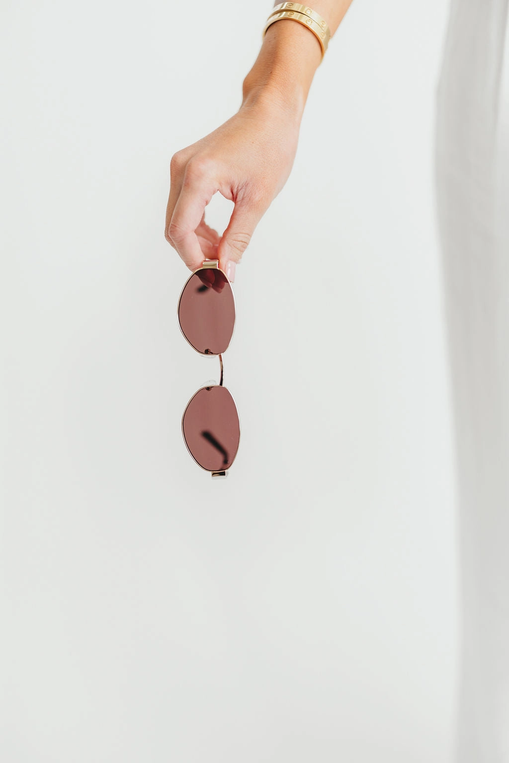 Soho Womens Oval Sunglasses in Gold/Brown