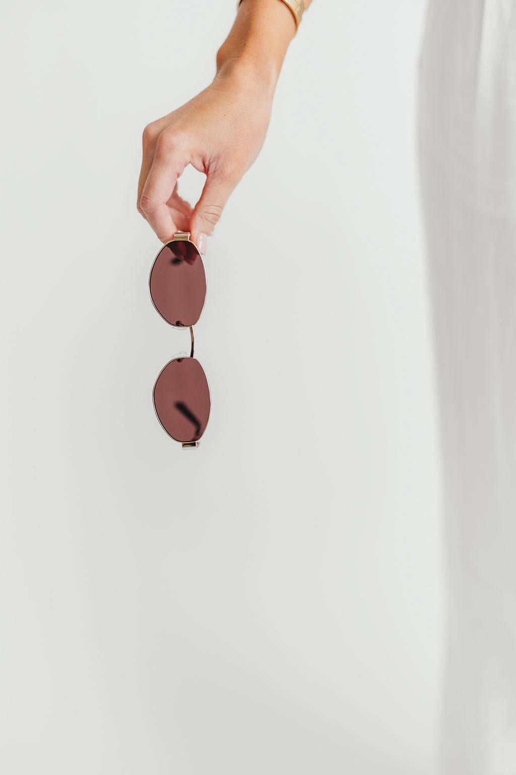 Soho Womens Oval Sunglasses in Gold/Brown